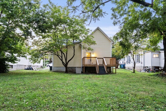 Building Photo - 216 N 2nd St