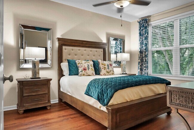 Master Bedroom Queen Bed - 60 Fenwick Hall Aly