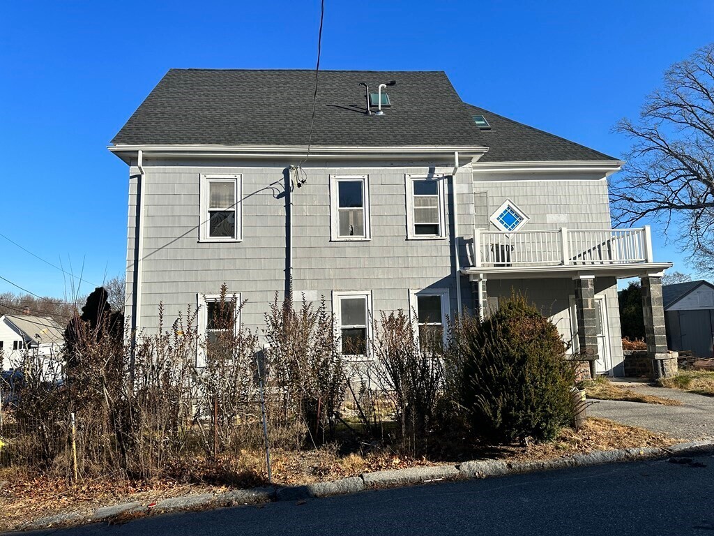 Building Photo - 82 Albertina St