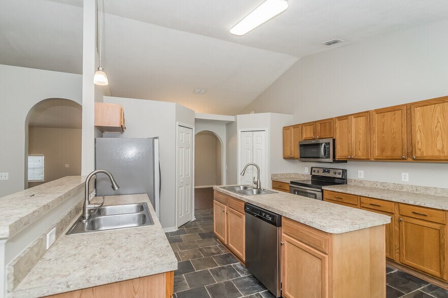 Building Photo - 12202 Glenn Hollow Dr