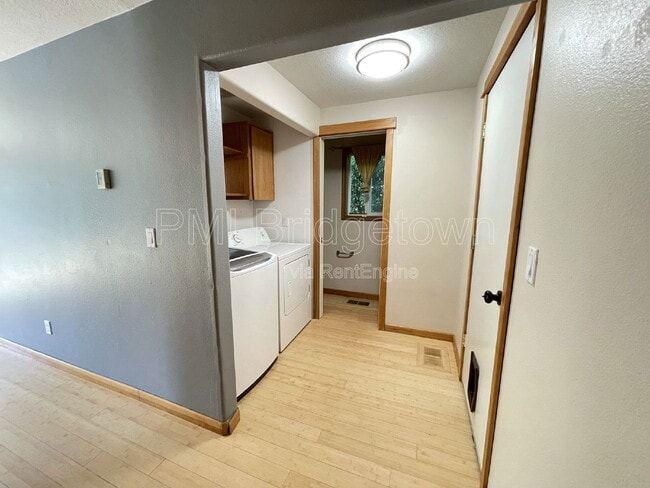 Building Photo - 4704 NE 28th Ave