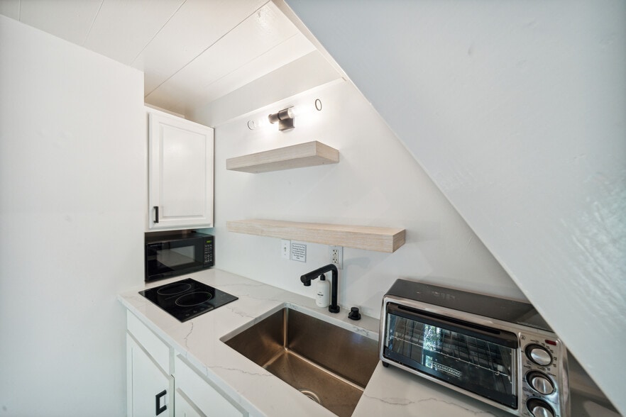 Building Photo - 33 Cannon St