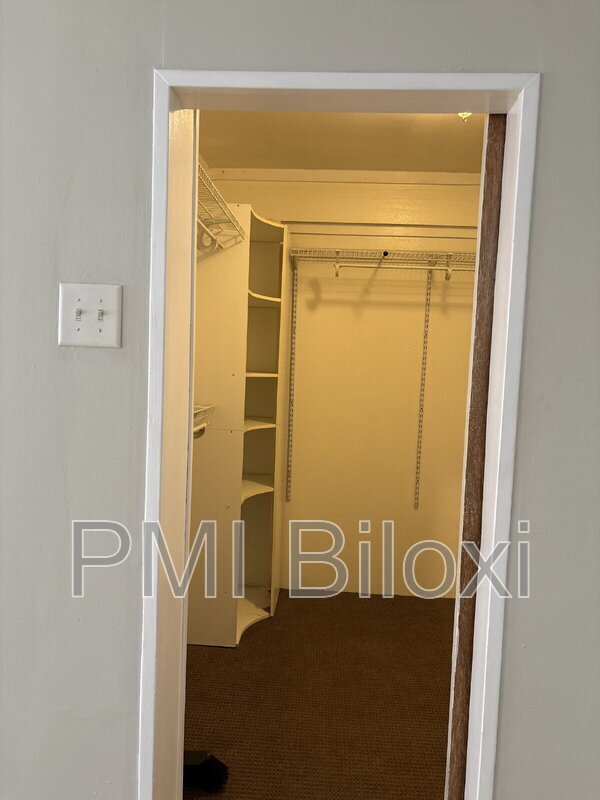 Building Photo - 391 Rodeo Dr