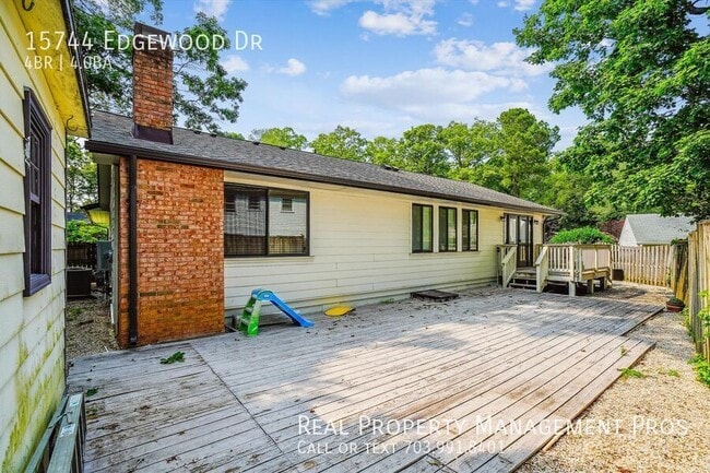Building Photo - 15744 Edgewood Dr