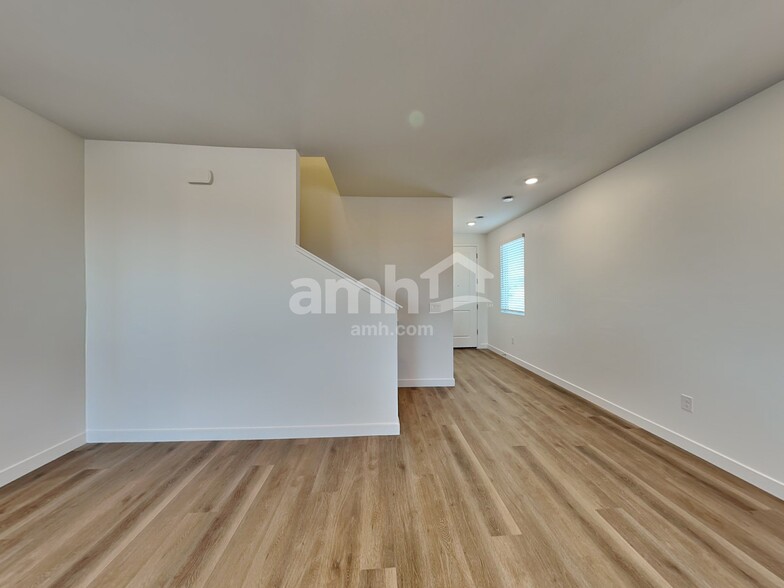 Building Photo - 6205 W Calle Bilboa