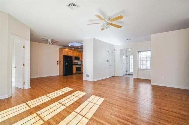 Building Photo - 683 Main St