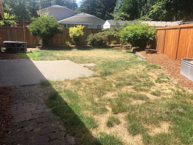 Building Photo - Spacious Single Level 3bd 2.75bath availab...