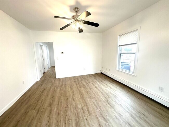 Building Photo - 11 Carlton St