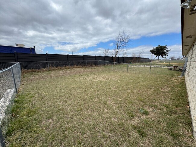 Building Photo - 4706 John David Dr