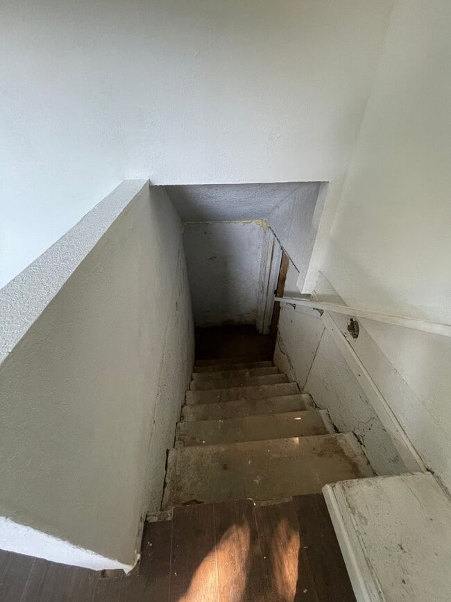 Building Photo - Spacious 2 Bed Home with a Basement! HUD OK!