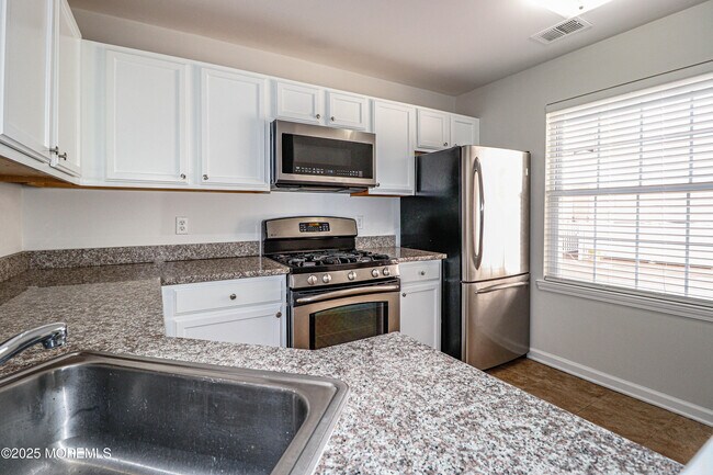 Building Photo - 105 Adamecs Way