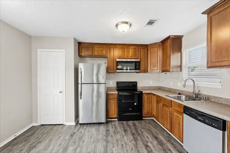 Building Photo - 602 Dixie Dr