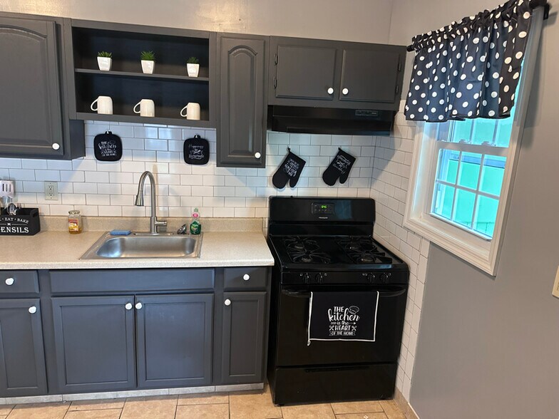 Building Photo - 362 Norton St