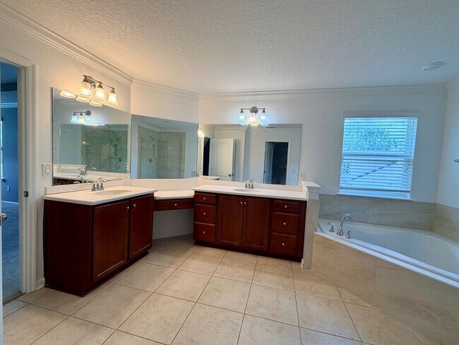 Building Photo - Spacious 5-Bedroom Home with Over 3,000 Sq. Ft. in a Fantastic Community!