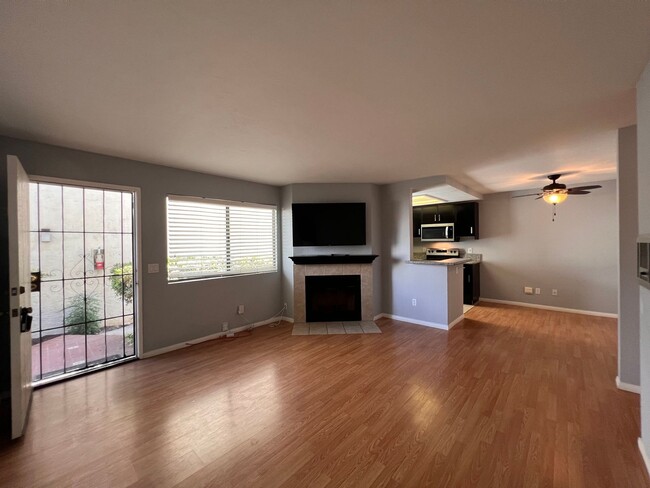 Building Photo - "Coastal Living Gem: 2 Bed, 2 Bath with Mo...