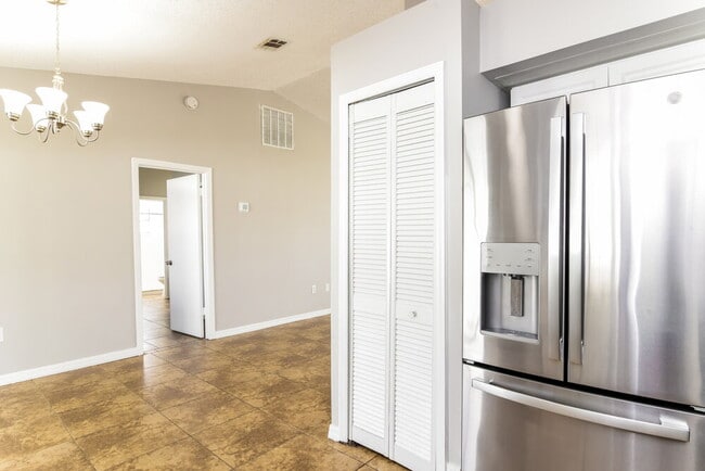 Building Photo - 637 Baldwin Dr