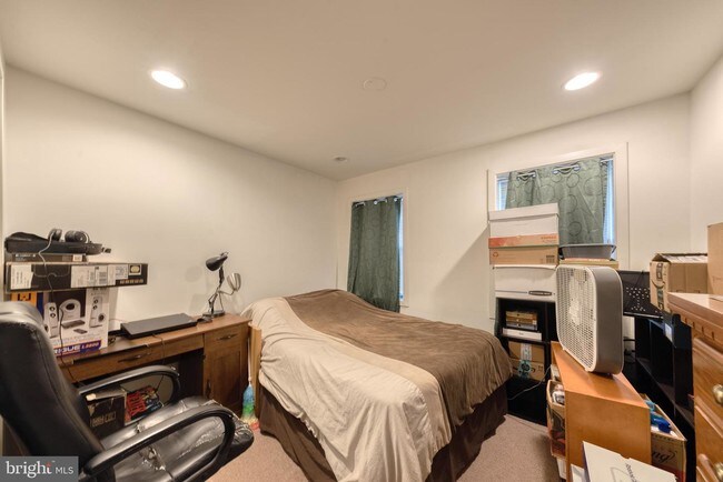 Building Photo - 303 S Washington St