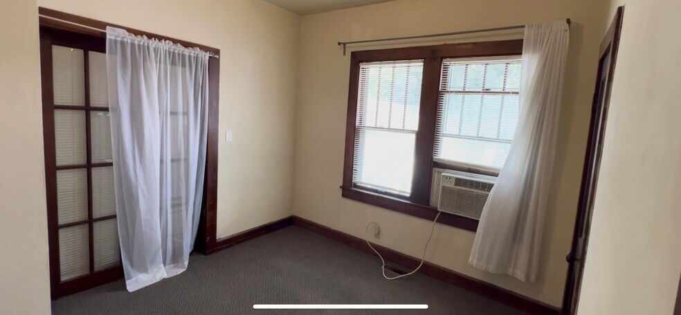 Building Photo - 315 E Smith Ave