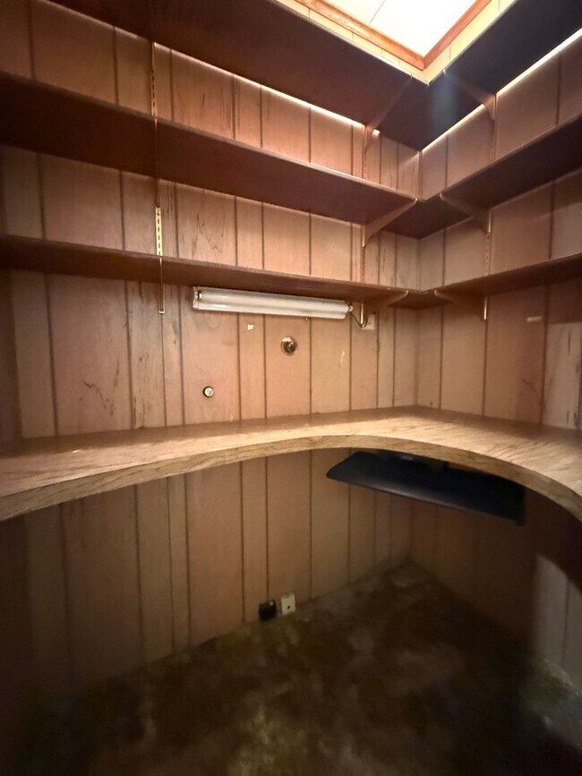 Building Photo - **50% OFF FIRST MONTH'S RENT** Country Liv...