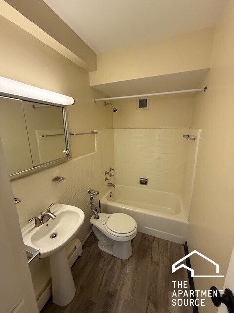 Building Photo - 1400 Chicago Ave