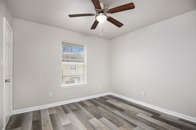 Building Photo - Recently updated 2-story 2-1.5 in Fort Worth ready for move-in!