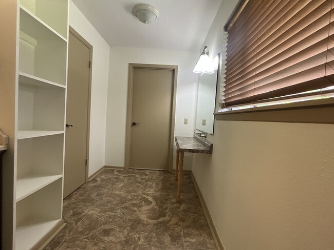 Building Photo - 530 Hilliard Dr