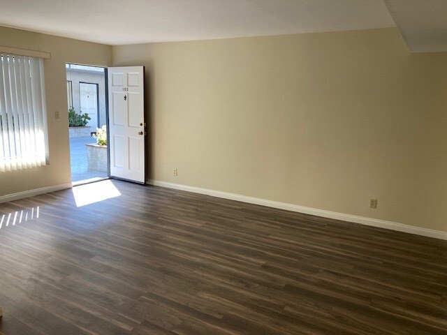 Living Room - 211 West Verdugo