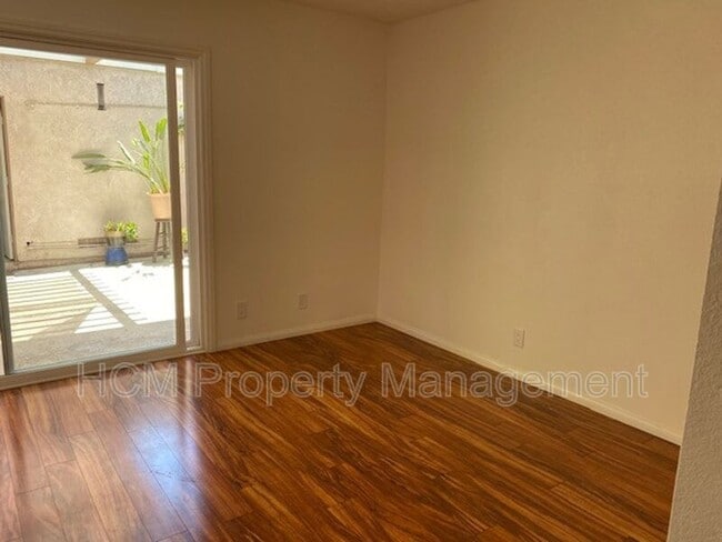 Building Photo - 9 Goldenbush