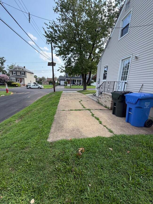 Building Photo - 98 Craske St