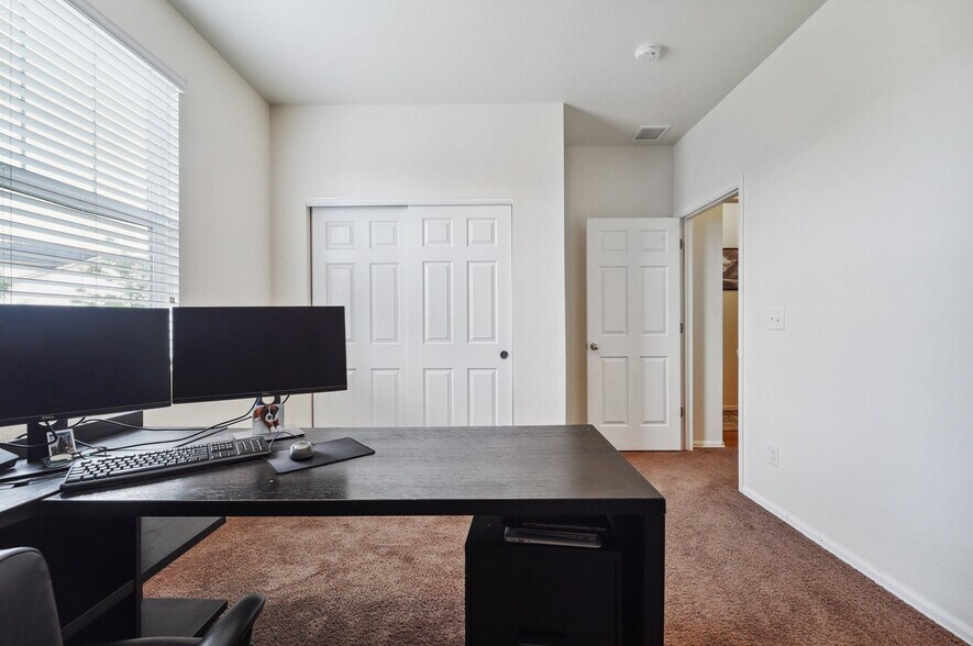 Building Photo - 166 Gem Way