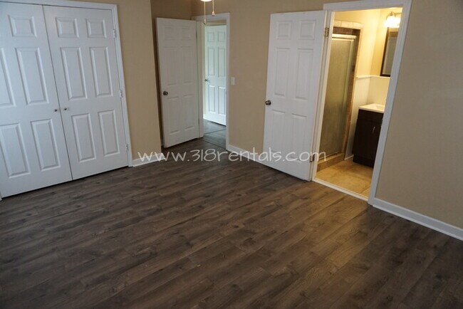 Building Photo - 4747 Crescent Dr