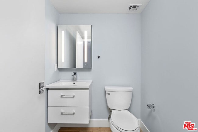 Building Photo - 13650 Marina Pointe Dr