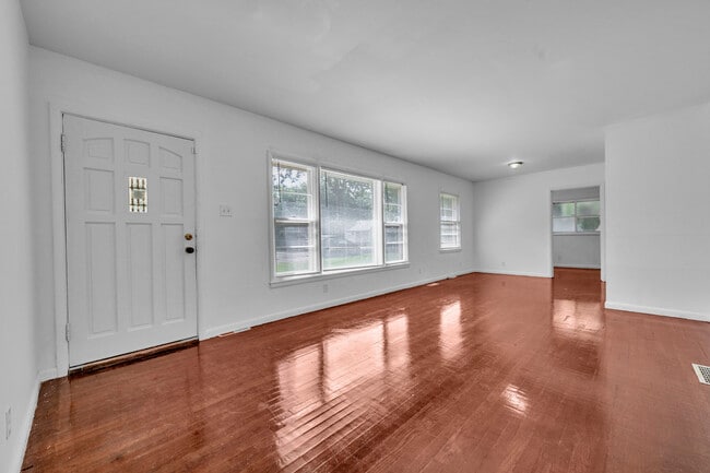 Building Photo - 204 3rd Ave