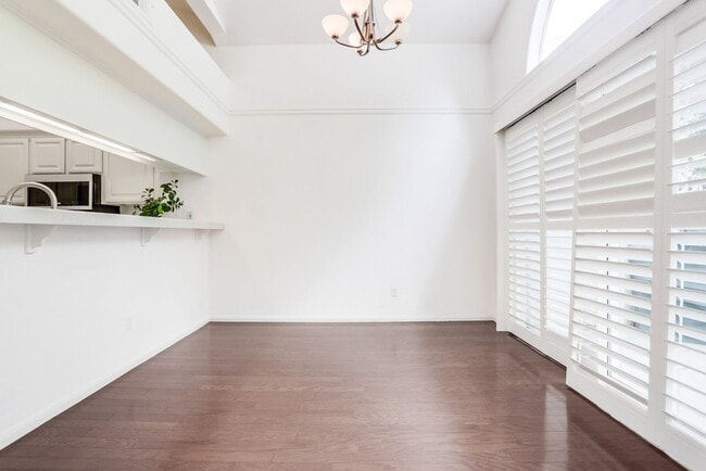 Building Photo - 3 bed, 2 bath Single Family Home in North ...