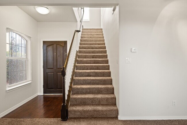 Building Photo - 7101 Natalie Janae Ln NE