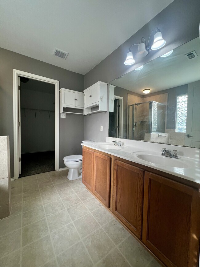 Building Photo - 9411 Rainbow Creek