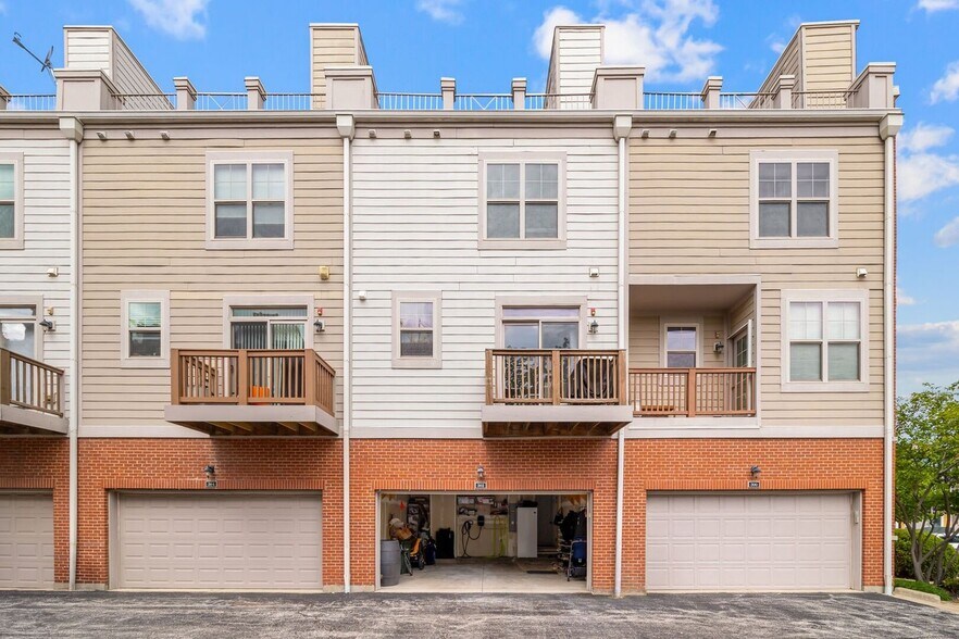 Building Photo - 302 Narragansett Ct