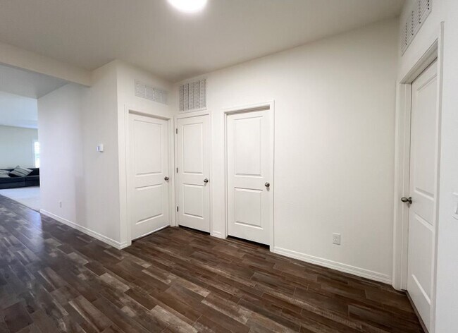Building Photo - 4590 W Foldwing Dr