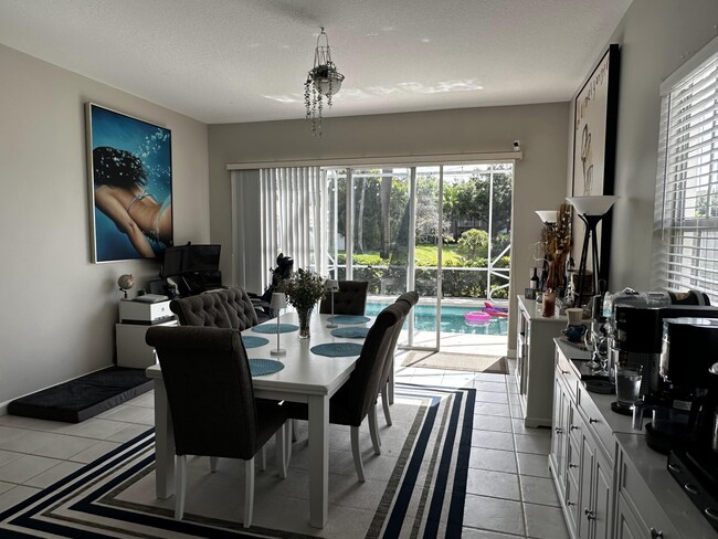 Building Photo - 2023 Valencia Dr