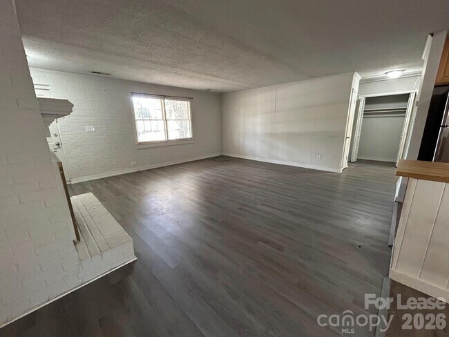 Building Photo - 3312 Circles End Cir