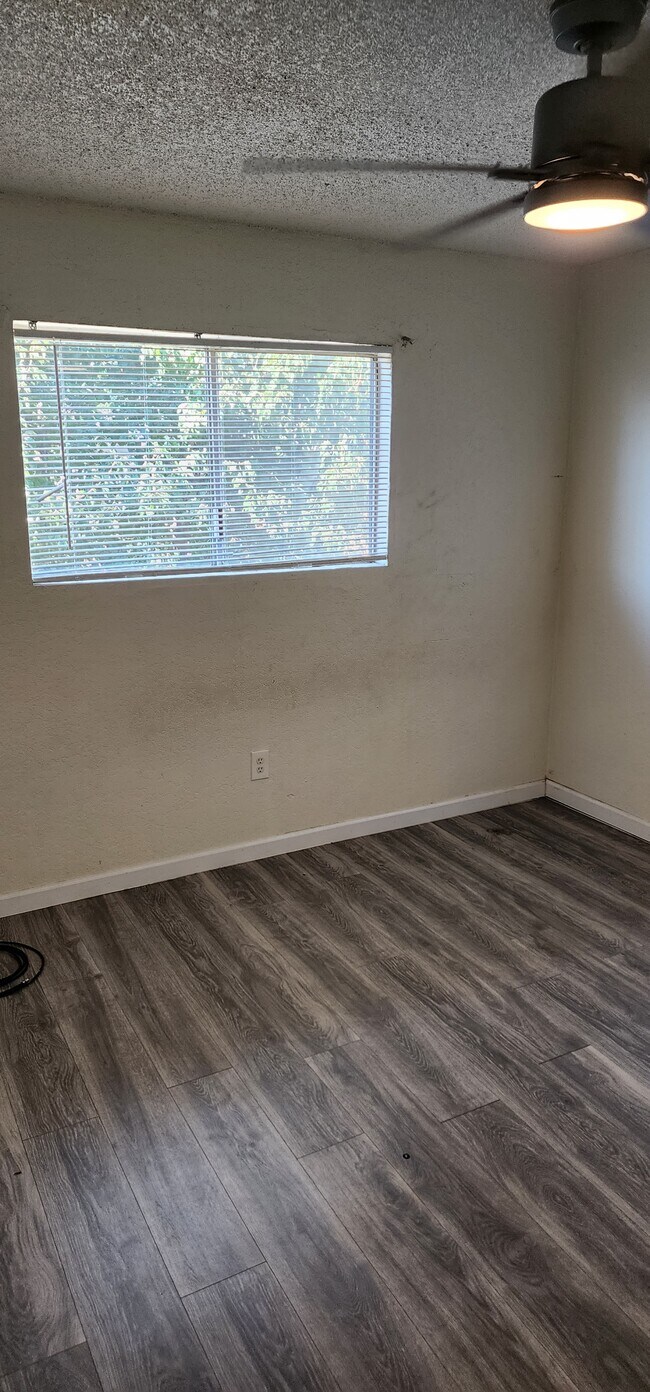 Building Photo - 515 S Santa Fe St