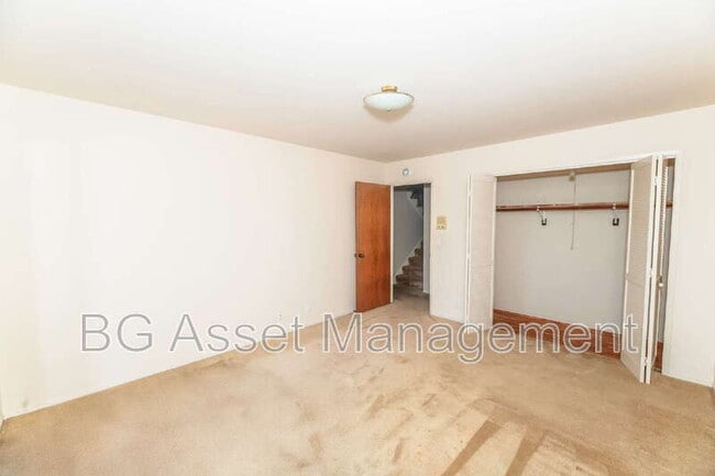Building Photo - 180 Somerset Rd