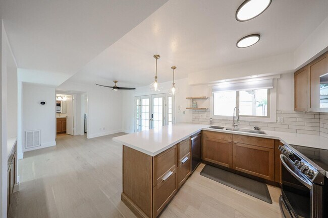 Building Photo - 8372 E Solano Dr