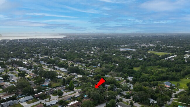 Building Photo - 2076 Burnice Dr