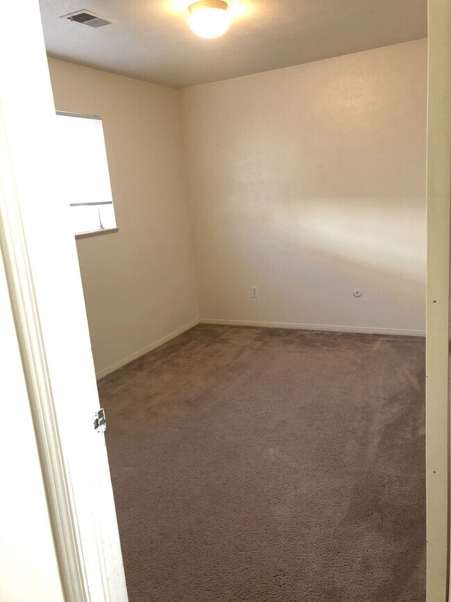 Building Photo - Mountain views | Near downtown Golden | Quaint apartment building