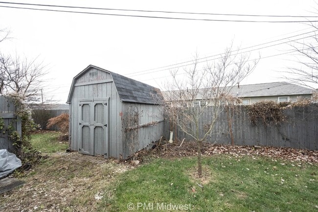 Building Photo - 209 W Green Meadows Dr