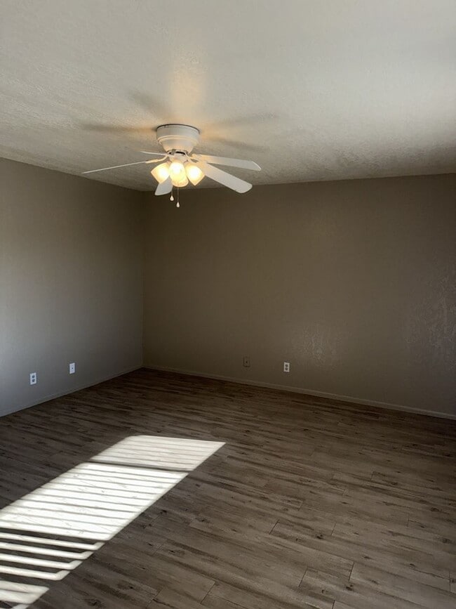 Building Photo - Unfurnished Full Time Home