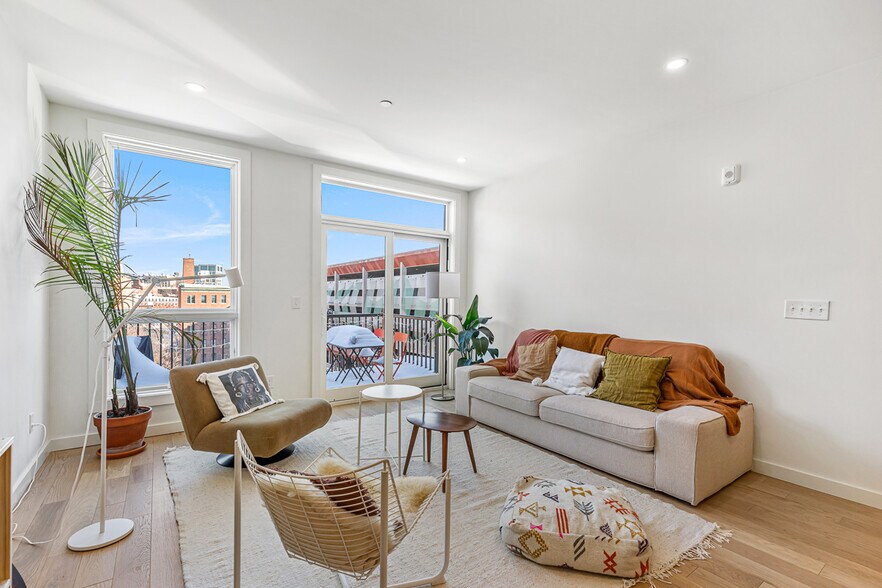 Building Photo - 123 Friendship St