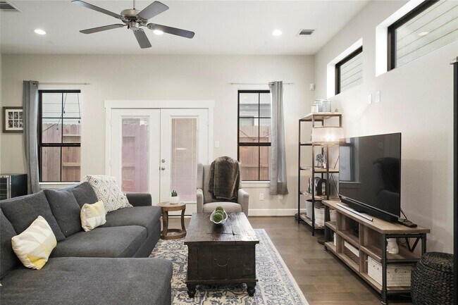 Building Photo - 5905 Petty St