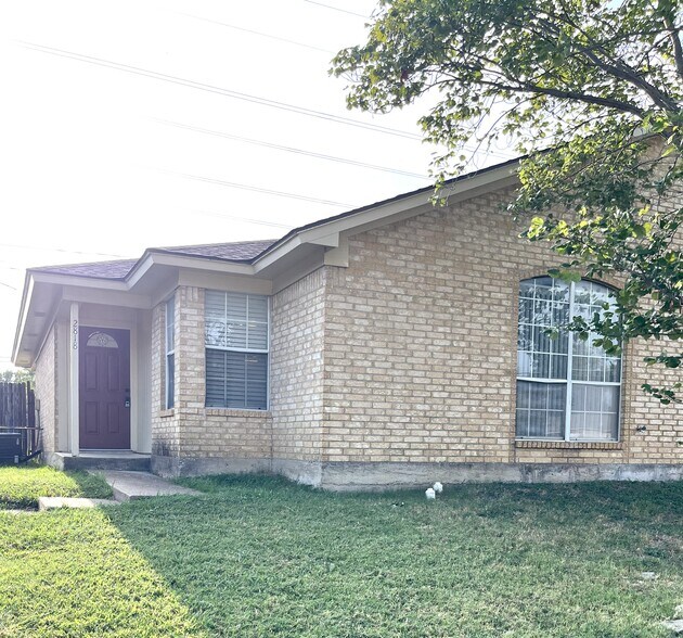 Building Photo - 2818 Sherry St